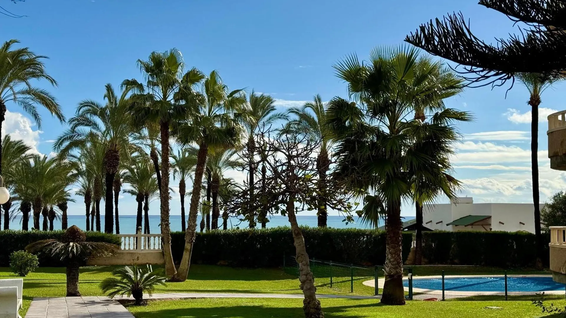 Primera Linea De Playa Con Vistas Al Mar Con Garaje B Torremolinos